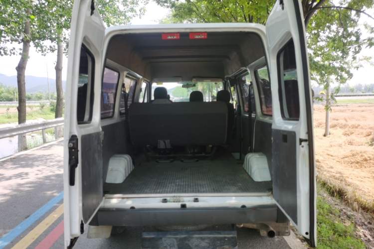Used JMC Transit 2019 2.8T Commercial Version Short Wheelbase Mid-Roof 6-Seater China VI JX493 Trunk