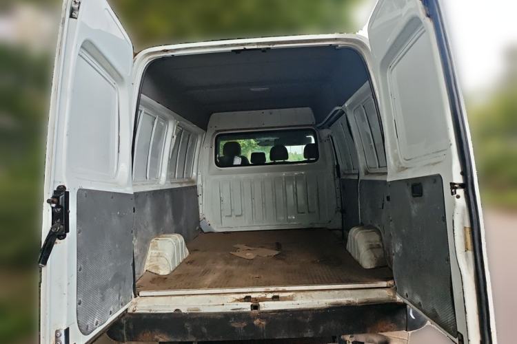 Used JMC Transit 2019 2.8T Commercial Version Short Wheelbase Mid-Roof 3-Seater China VI Standard JX493 Trunk