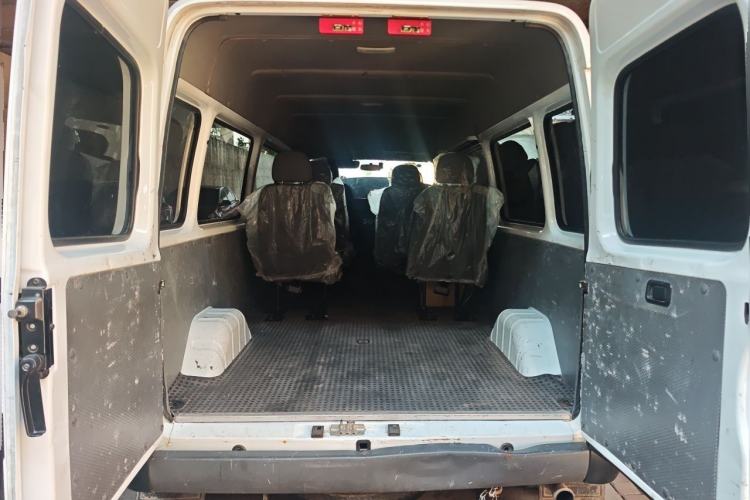 Used JMC Transit 2019 2.8T Commercial Version Long Wheelbase Mid-Roof 6-Seater Rear Single Tire China VI Emission Standard – JX493 Trunk