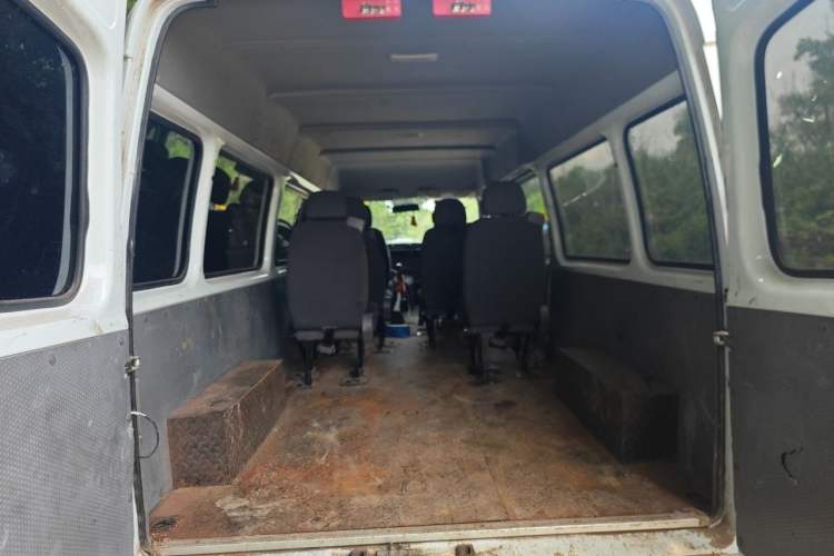 Used JMC Transit 2019 2.8T Commercial Version Long Wheelbase Mid-Roof 6-Seater Rear Single Tire China VI Emission Standard – JX493 Trunk