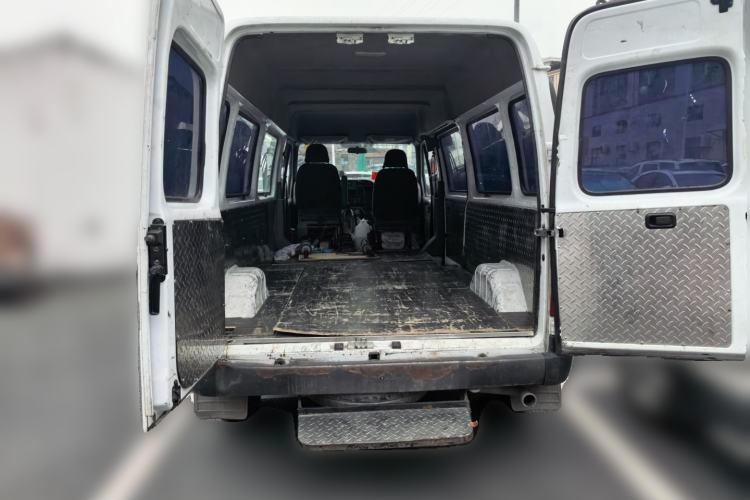 Used JMC Transit 2019 2.8T Commercial Version Long Wheelbase Mid-Roof 6-Seater Rear Single Tire China VI Emission Standard – JX493 Trunk