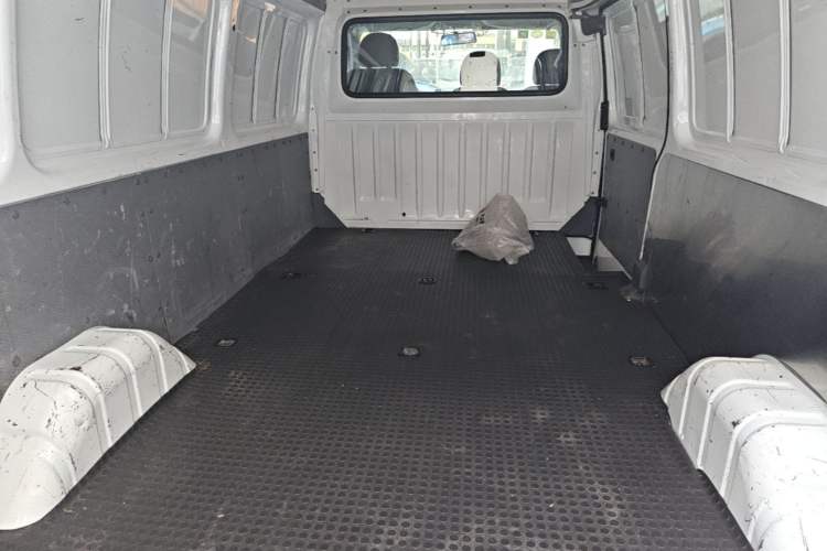 Used JMC Transit 2019 2.8T Commercial Version Long Wheelbase Mid-Roof 3-Seater Rear Single Tire China VI Emission Standard – JX493 Trunk