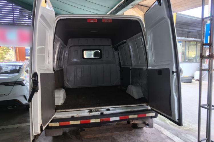 Used JMC Transit 2019 2.8T Commercial Version Short Wheelbase Mid-Roof 3-Seater China VI Standard JX493 Trunk