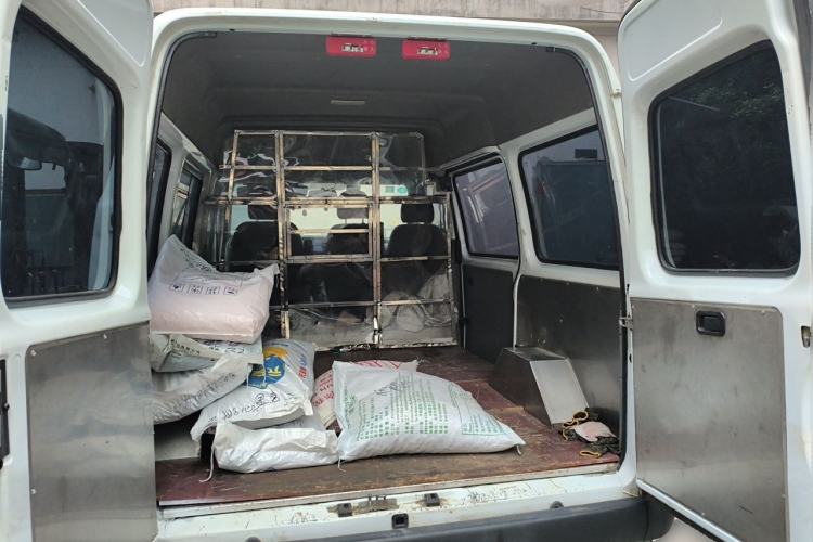Used JMC Transit 2019 2.8T Commercial Version Short Wheelbase Mid-Roof 6-Seater China VI JX493 Trunk