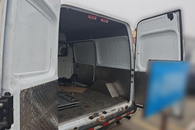 Used JMC Transit 2019 2.8T Commercial Version Short Wheelbase Mid-Roof 3-Seater China VI Standard JX493 Trunk