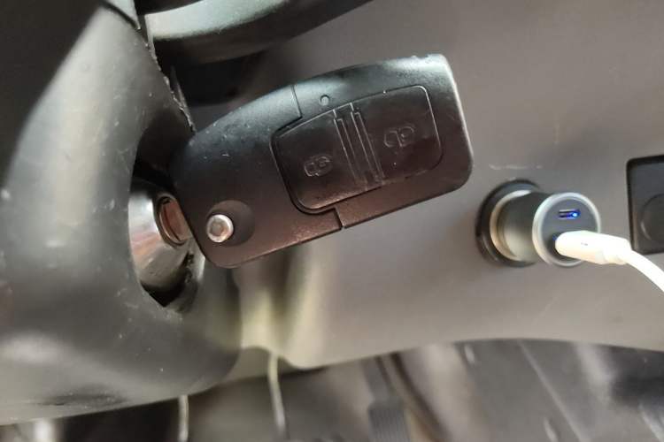 Used JMC Transit 2019 2.8T Commercial Version Long Wheelbase Mid-Roof 6-Seater Rear Single Tire China VI Emission Standard – JX493 Vehicle Key