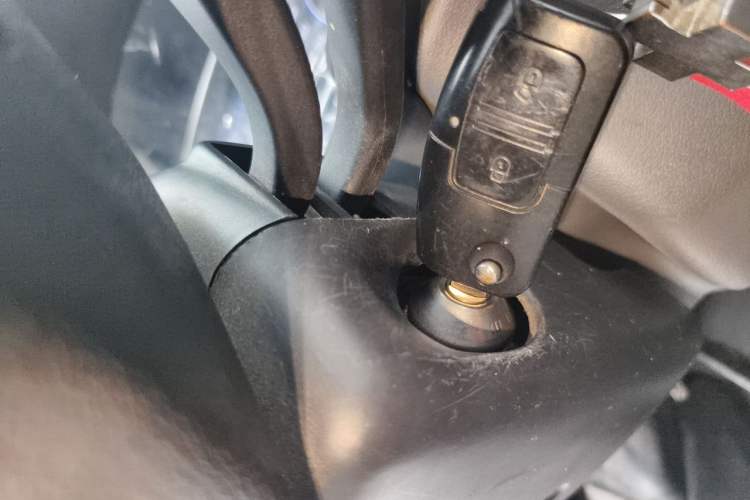 Used JMC Transit 2019 2.8T Commercial Version Long Wheelbase High Roof 6-Seater Rear Single Tire China VI Emission Standard – JX493 Vehicle Key