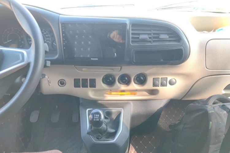 Used JMC Transit 2020 2.8T Business-Grade Long-Wheelbase Mid-Roof 9-Seater China V Emission Standard JX493 Audio And AC Panel