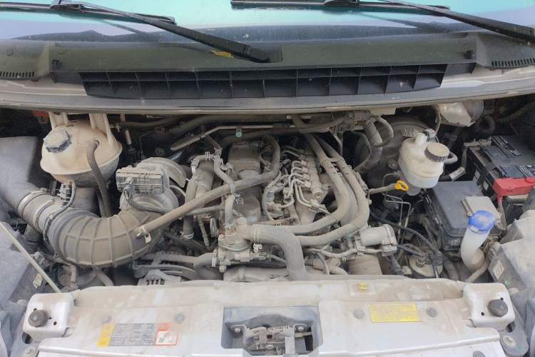 Used JMC Transit 2020 2.8T Business-Grade Long Wheelbase Mid-Roof 9-Seater China VI JX493 Engine Bay