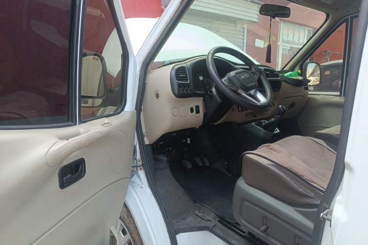 Used JMC Transit 2020 2.8T Business-Grade Long Wheelbase Mid-Roof 9-Seater China VI JX493 Driver Seat