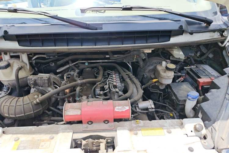 Used JMC Transit 2020 2.8T Business-Grade Long Wheelbase Mid-Roof 9-Seater China VI JX493 Engine Bay