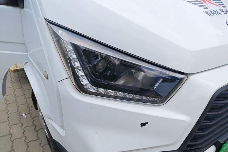 Used JMC Transit 2020 2.8T Business-Grade Long Wheelbase Mid-Roof 9-Seater China VI JX493 Right Front Headlight