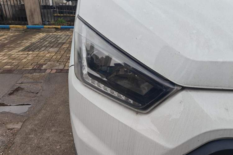 Used JMC Transit 2020 2.8T Business-Grade Long-Wheelbase Mid-Roof 9-Seater China V Emission Standard JX493 Right Front Headlight
