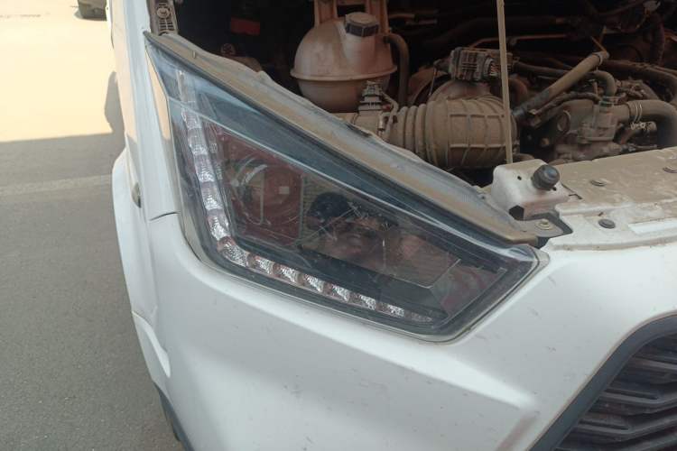 Used JMC Transit 2020 2.8T Business-Grade Long Wheelbase Mid-Roof 9-Seater China VI JX493 Right Front Headlight