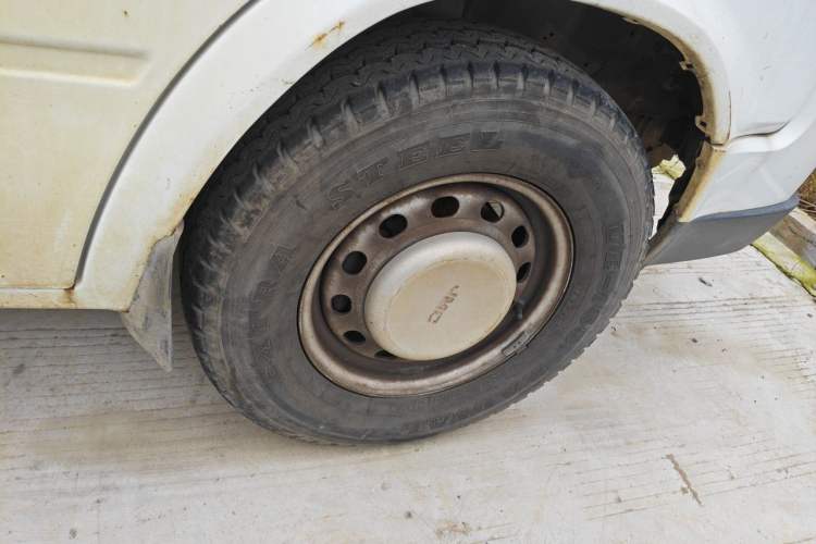 Used JMC Transit  Right Front Wheel Hub