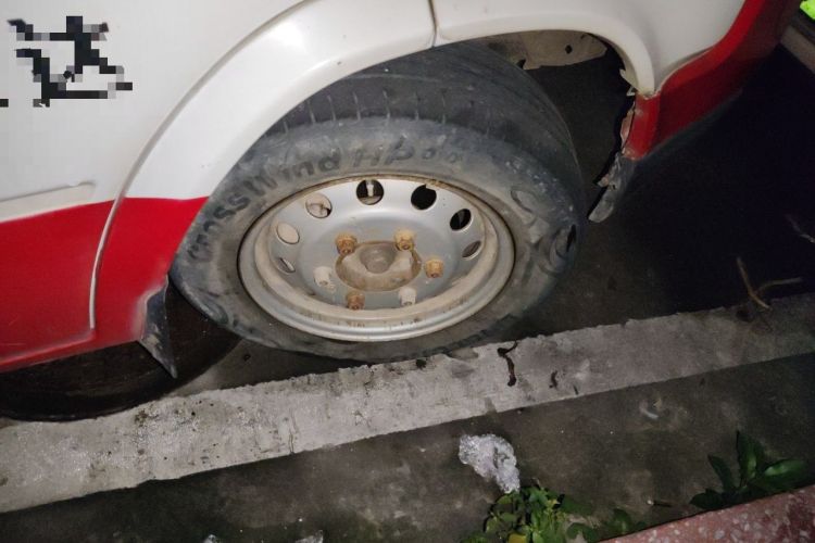 Used JMC Transit  Right Front Wheel Hub