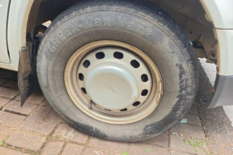 Used JMC Transit  Right Front Wheel Hub