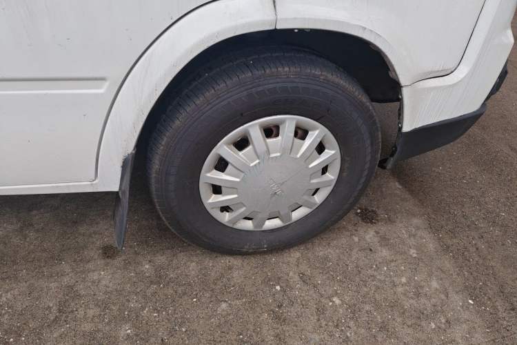 Used JMC Transit 2020 2.8T Business-Grade Long-Wheelbase Mid-Roof 9-Seater China V Emission Standard JX493 Right Front Wheel Hub