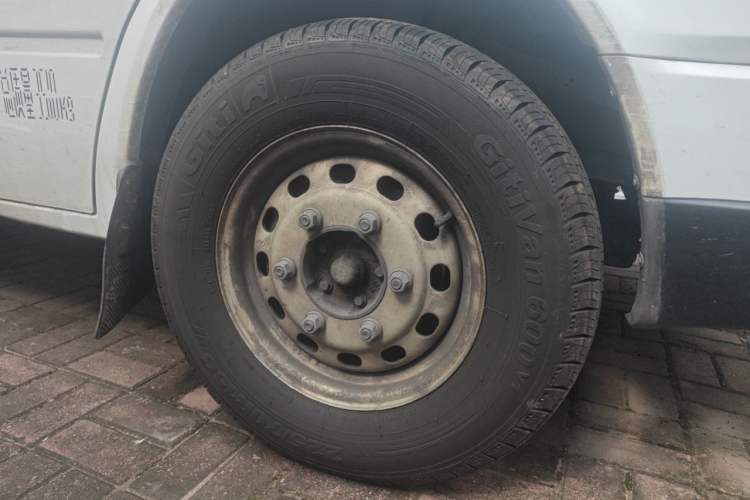 Used JMC Transit  Right Front Wheel Hub