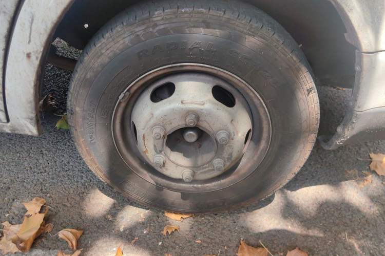 Used JMC Transit  Right Front Wheel Hub