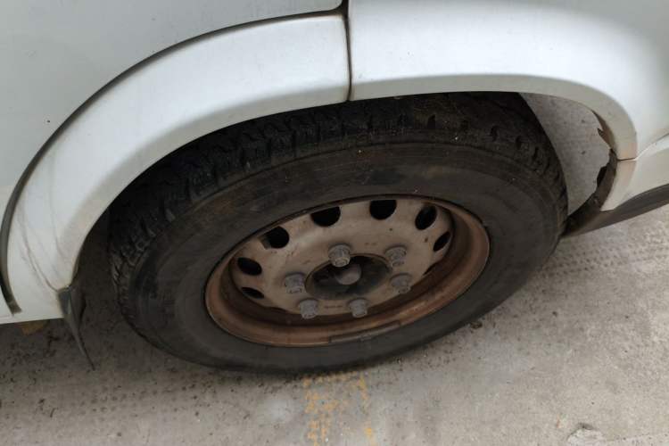 Used JMC Transit  Right Front Wheel Hub