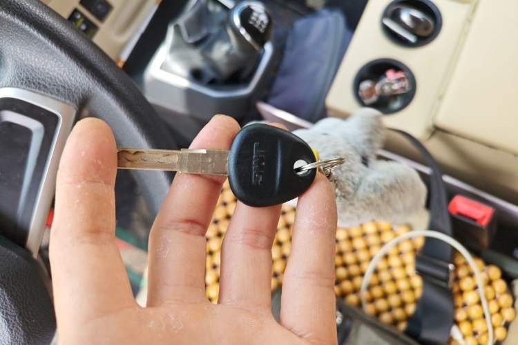 Used JMC Transit 2020 2.8T Business-Grade Long Wheelbase Mid-Roof 9-Seater China VI JX493 Vehicle Key