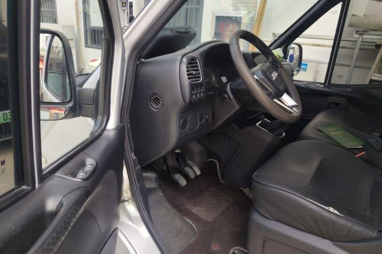 Used JMC Transit 2021 2.8T Space King Standard Version Short Wheelbase Mid-Height Roof 6-Seater Diesel Euro VI JX493 Driver Seat