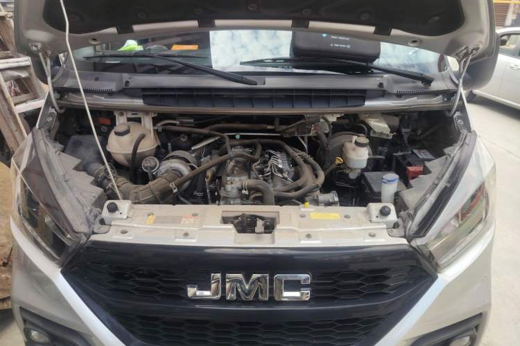 Used JMC Transit 2021 2.8T Space King Standard Version Short Wheelbase Mid-Height Roof 6-Seater Diesel Euro VI JX493 Engine Bay
