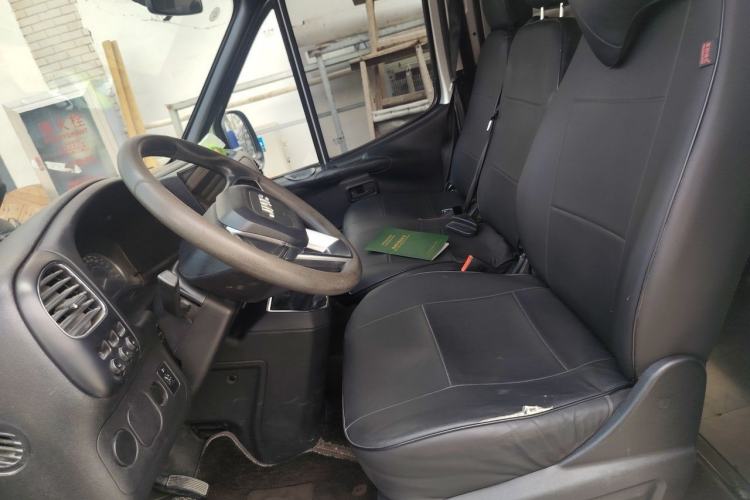 Used JMC Transit 2021 2.8T Space King Standard Version Short Wheelbase Mid-Height Roof 6-Seater Diesel Euro VI JX493 Left Front Seat