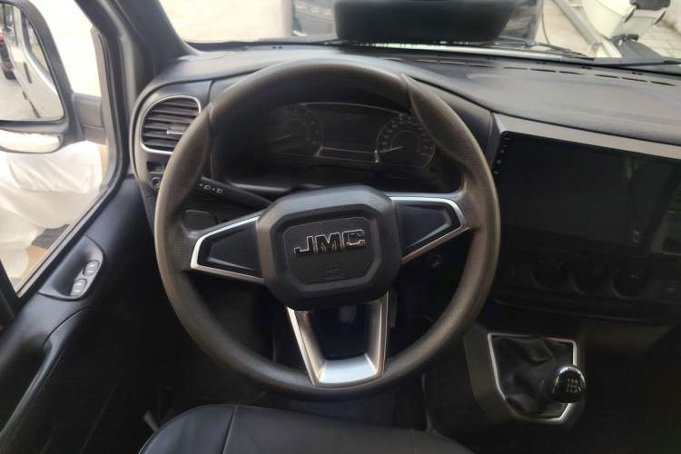 Used JMC Transit 2021 2.8T Space King Standard Version Short Wheelbase Mid-Height Roof 6-Seater Diesel Euro VI JX493 Steering Wheel