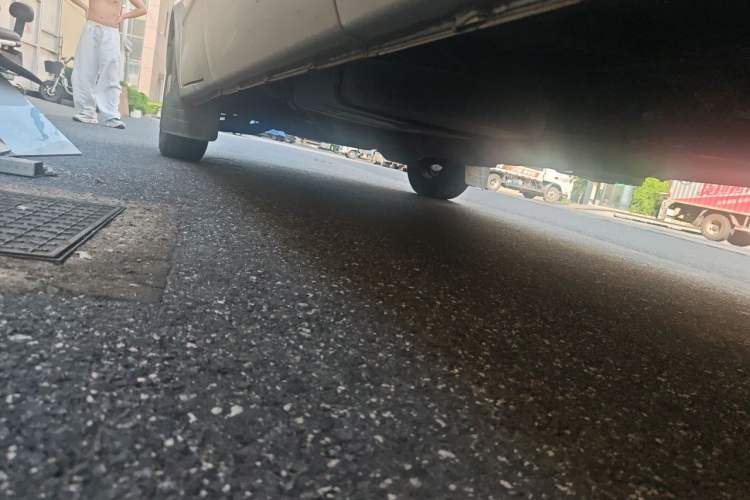 Used JMC Transit 2021 2.8T Space King Taurus Long Wheelbase Mid-Height Rear Single Tire – Step 6-Seater Diesel Euro VI JX493 Chassis Rear Left