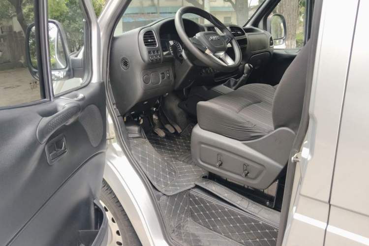 Used JMC Transit 2021 2.8T Space King Taurus Short Wheelbase Mid-Height 6-Seater Diesel Euro VI JX493 Driver Seat