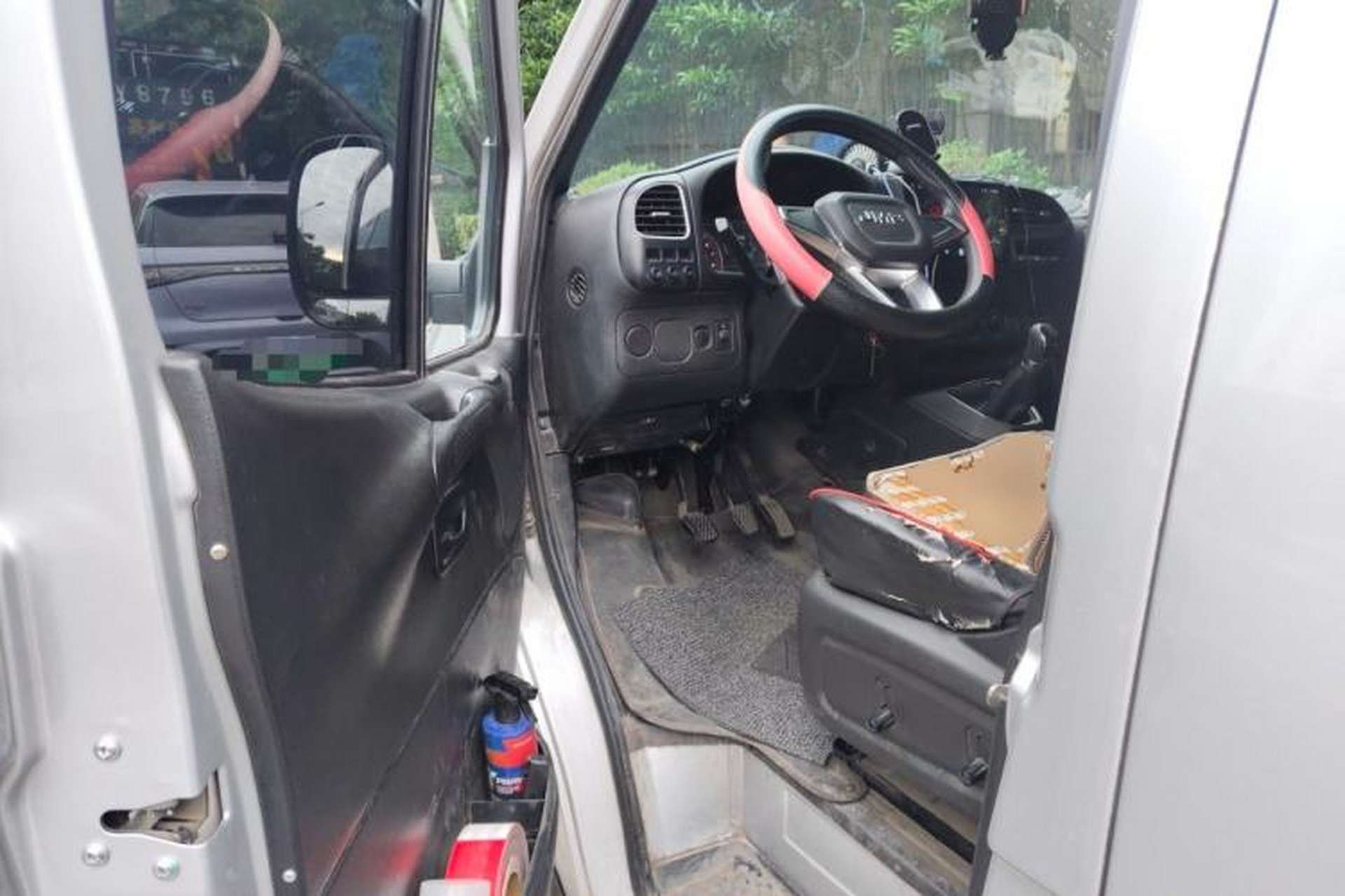 Used JMC Transit 2021 2.8T Space King Standard Version Long Wheelbase Mid-Height Roof Rear Single Tire 3-Seater Diesel China VI Emission Standard JX493 Driver Seat
