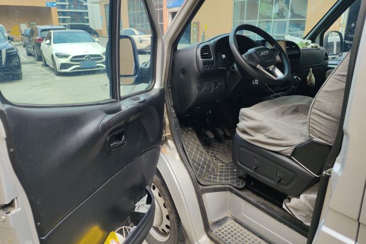 Used JMC Transit 2021 2.8T Space King Standard Version Short Wheelbase Mid-Height Roof 6-Seater Diesel Euro VI JX493 Driver Seat