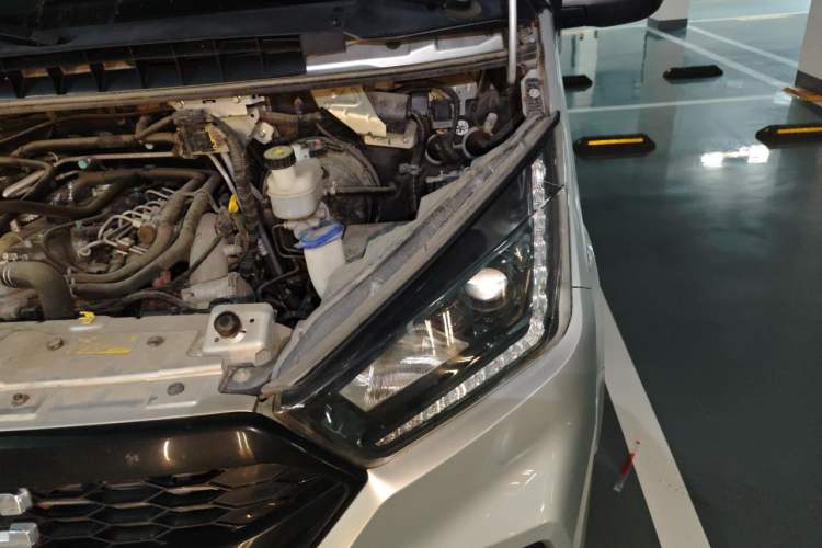 Used JMC Transit 2021 2.8T Space King Standard Version Short Wheelbase Mid-Height Roof 6-Seater Diesel Euro VI JX493 Engine Bay Left