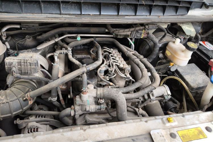 Used JMC Transit 2021 2.8T Space King Taurus Short Wheelbase Mid-Height 6-Seater Diesel Euro VI JX493 Engine Bay