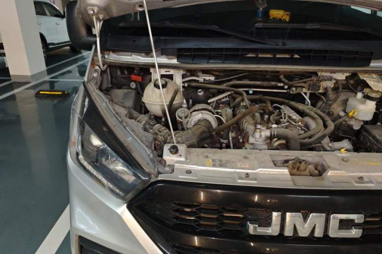 Used JMC Transit 2021 2.8T Space King Standard Version Short Wheelbase Mid-Height Roof 6-Seater Diesel Euro VI JX493 Engine Bay Right