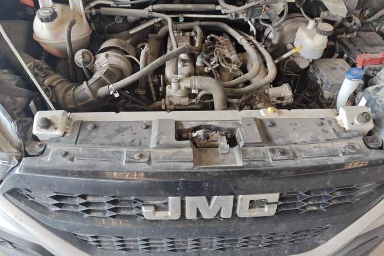 Used JMC Transit 2021 2.8T Space King Standard Version Long Wheelbase Mid-Height Roof Rear Single Tire – Step 6-Seater Diesel China VI Emission Standard JX493 Engine Bay