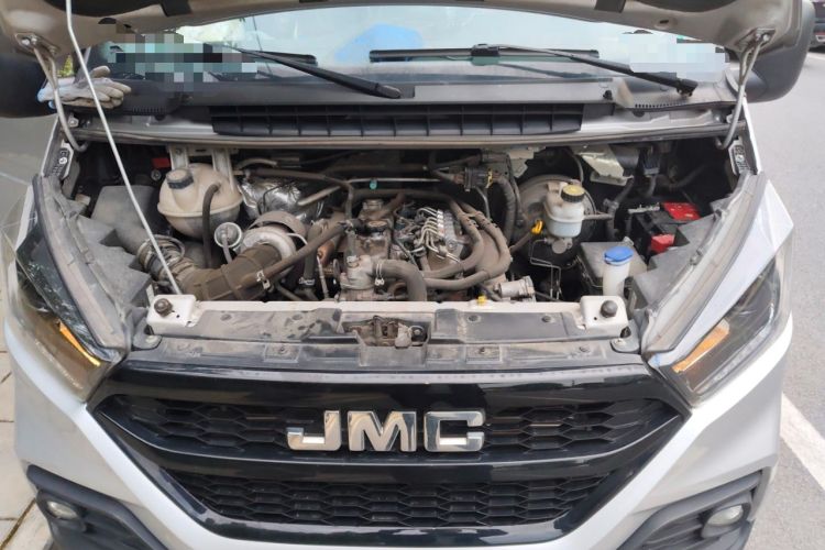 Used JMC Transit 2021 2.8T Space King Standard Version Long Wheelbase Mid-Height Roof Rear Single Tire 3-Seater Diesel China VI Emission Standard JX493 Engine Bay
