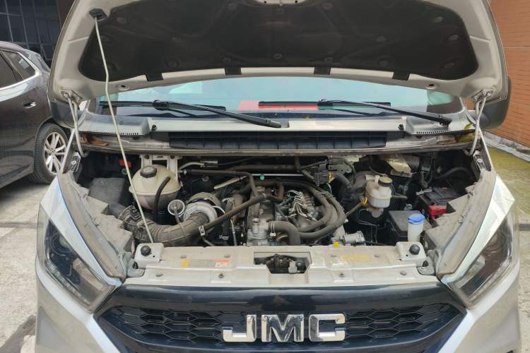 Used JMC Transit 2021 2.8T Space King Standard Version Short Wheelbase Mid-Height Roof 6-Seater Diesel Euro VI JX493 Engine Bay