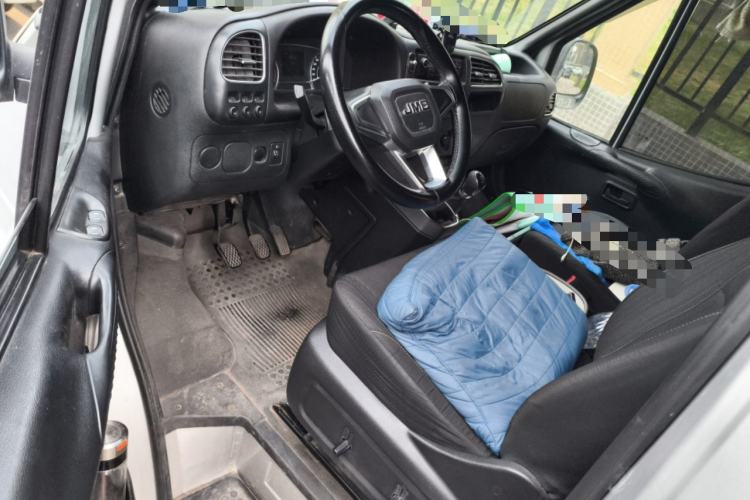 Used JMC Transit 2021 2.8T Space King Standard Version Long Wheelbase Mid-Height Roof Rear Single Tire – Step 6-Seater Diesel China VI Emission Standard JX493 Interior 3