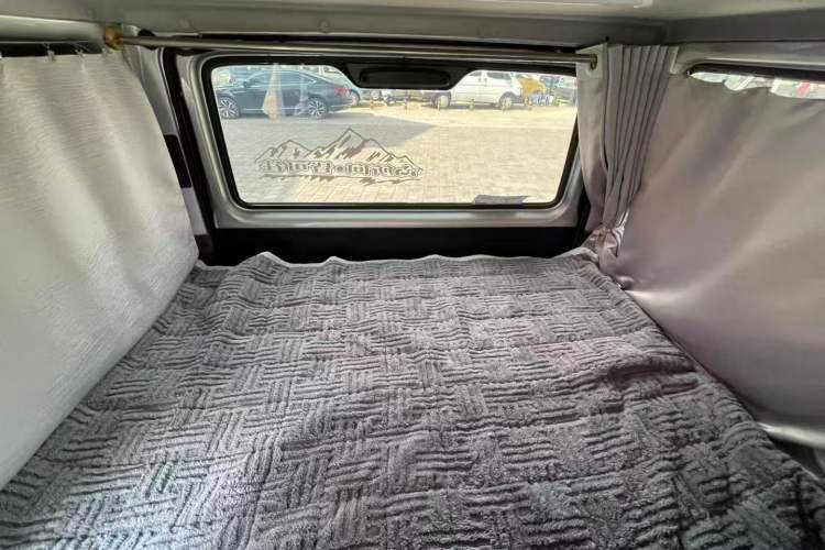 Used JMC Transit 2021 2.8T Space King Standard Version Short Wheelbase Mid-Height Roof 6-Seater Diesel Euro VI JX493 Interior 4