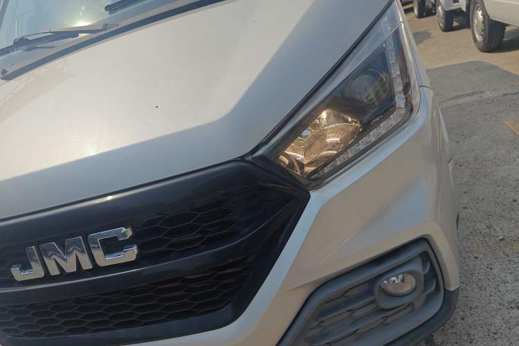 Used JMC Transit 2021 2.8T Space King Standard Version Short Wheelbase Mid-Height Roof 6-Seater Diesel Euro VI JX493 Left Front Headlight