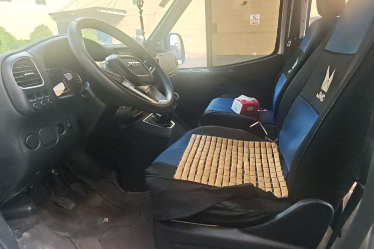 Used JMC Transit 2021 2.8T Space King Taurus Long Wheelbase Mid-Height Rear Single Tire – Step 6-Seater Diesel Euro VI JX493 Left Front Seat