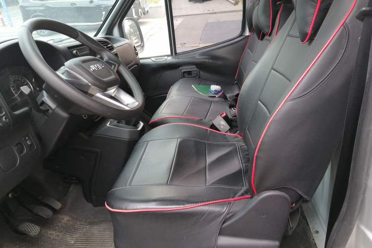Used JMC Transit 2021 2.8T Space King Standard Version Short Wheelbase Mid-Height Roof 3-Seater Diesel Euro VI JX493 Left Front Seat