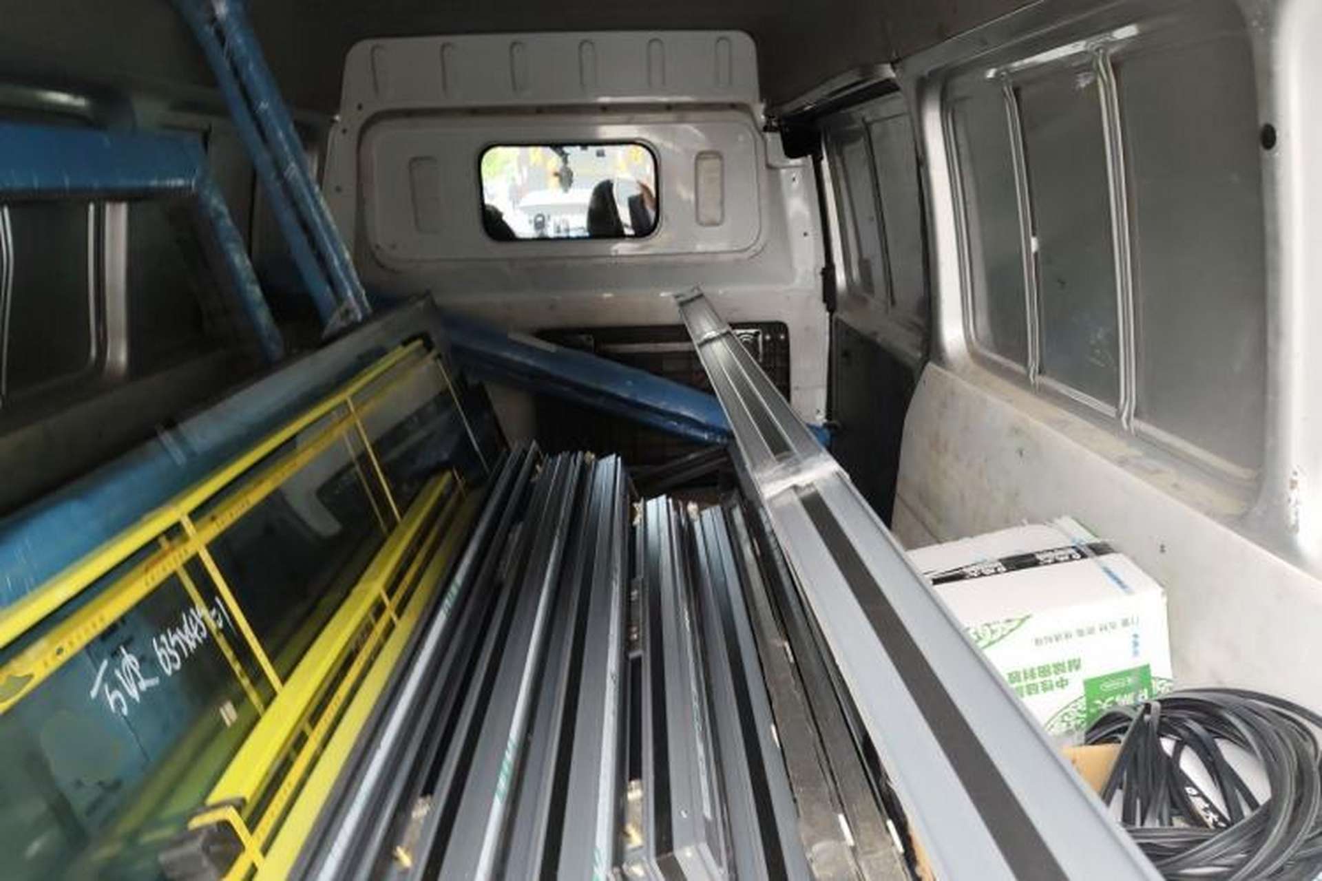 Used JMC Transit 2021 2.8T Space King Standard Version Long Wheelbase Mid-Height Roof Rear Single Tire 3-Seater Diesel China VI Emission Standard JX493 Left Rear Seat