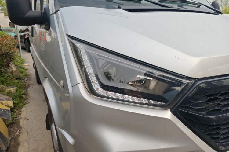 Used JMC Transit 2021 2.8T Space King Standard Version Short Wheelbase Mid-Height Roof 6-Seater Diesel Euro VI JX493 Right Front Headlight