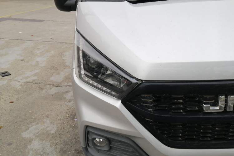 Used JMC Transit 2021 2.8T Space King Standard Version Short Wheelbase Mid-Height Roof 3-Seater Diesel Euro VI JX493 Right Front Headlight