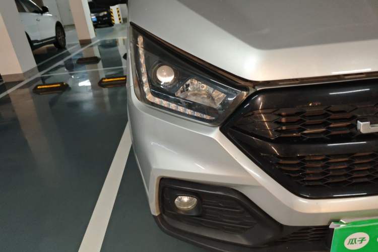 Used JMC Transit 2021 2.8T Space King Standard Version Short Wheelbase Mid-Height Roof 6-Seater Diesel Euro VI JX493 Right Front Headlight