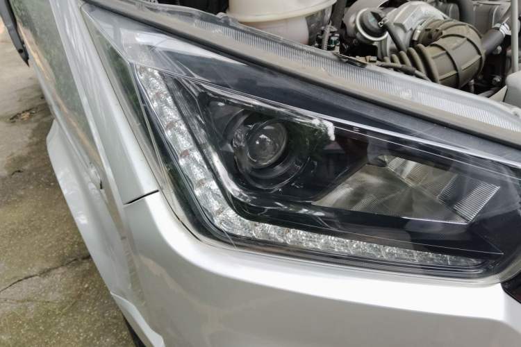 Used JMC Transit 2021 2.8T Space King Taurus Short Wheelbase Mid-Height 6-Seater Diesel Euro VI JX493 Right Front Headlight